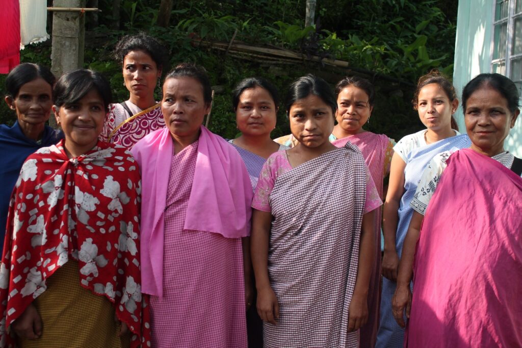 Khneng embroiderers of Mustoh 